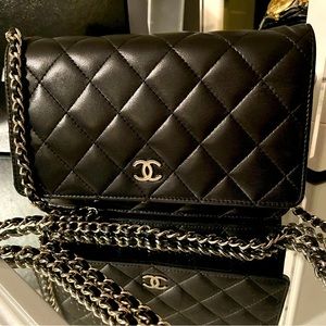 Authentic Chanel Classic Wallet on Chain
